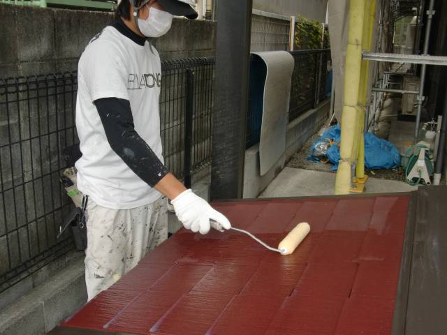 20131025Y様邸犬小屋②屋根ガイナを塗布する為の下塗り作業