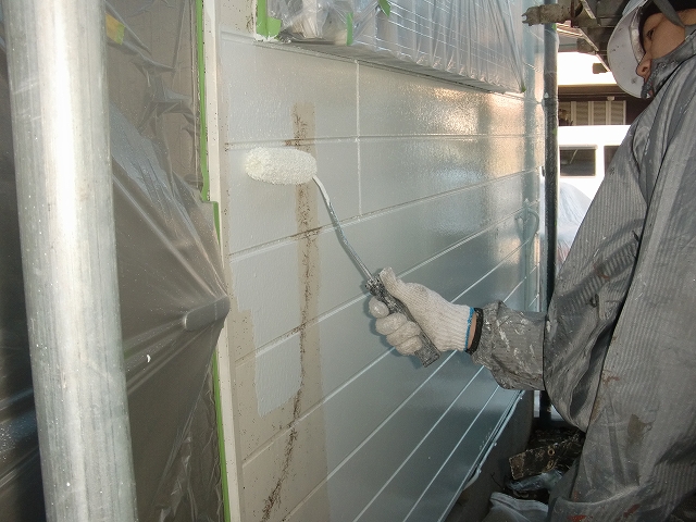 20140221M様邸⑦外壁中塗り施工中