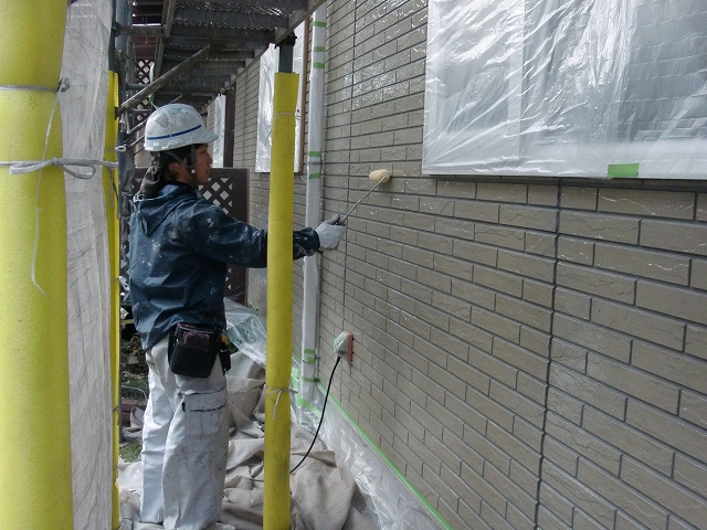 20140207A様邸⑥上塗り２回目施工中