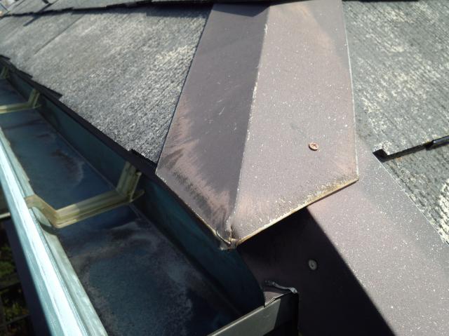 20140515Ｍ様邸⑭屋根板金部釘浮きビス打ち込み完了