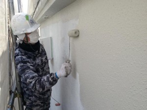 2014.3.27N様⑨外壁上塗り１回目施工中