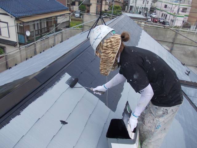 2015.07.30K様邸⑩屋根上塗り１回目施工中