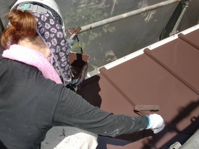 20150911Ｓ様邸⑦下屋根トタン上塗り２回目施工中