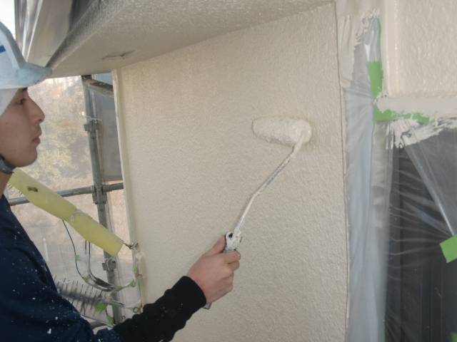 20131206Ｍ様邸⑥外壁上塗り施工中