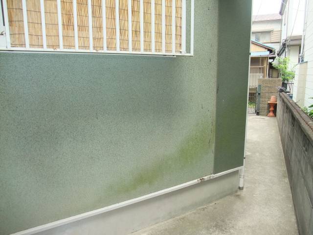 20130809Ｓ様邸⑧外壁の汚れも高圧洗浄で綺麗に落とします。