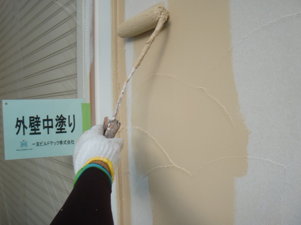 20161209H様邸④外壁中塗り施工中